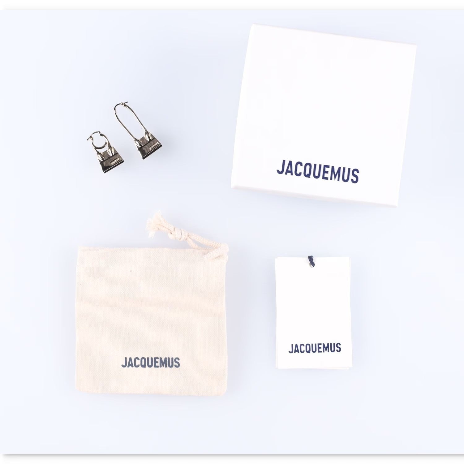 JACQUEMUS Gold Asymmetrical Chiquito Earrings Wire Closure One Size RRP 195 — View 4